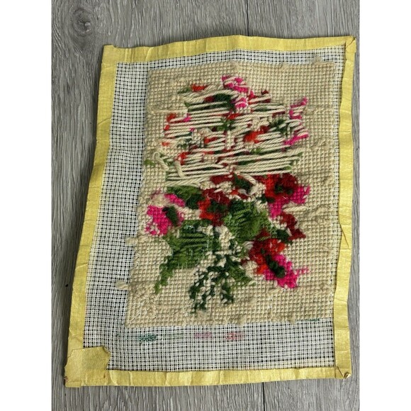 Vintage Needlepoint Red Pink Flowers Completed Finished Unframed 7"x9" - Picture 4 of 6